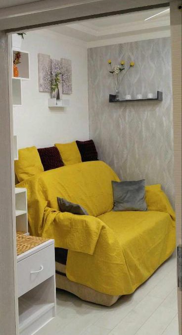 Ciekurkalns Apartment | Colorfull Experience in Hause built 1910 Fast free WiFi Free Parking