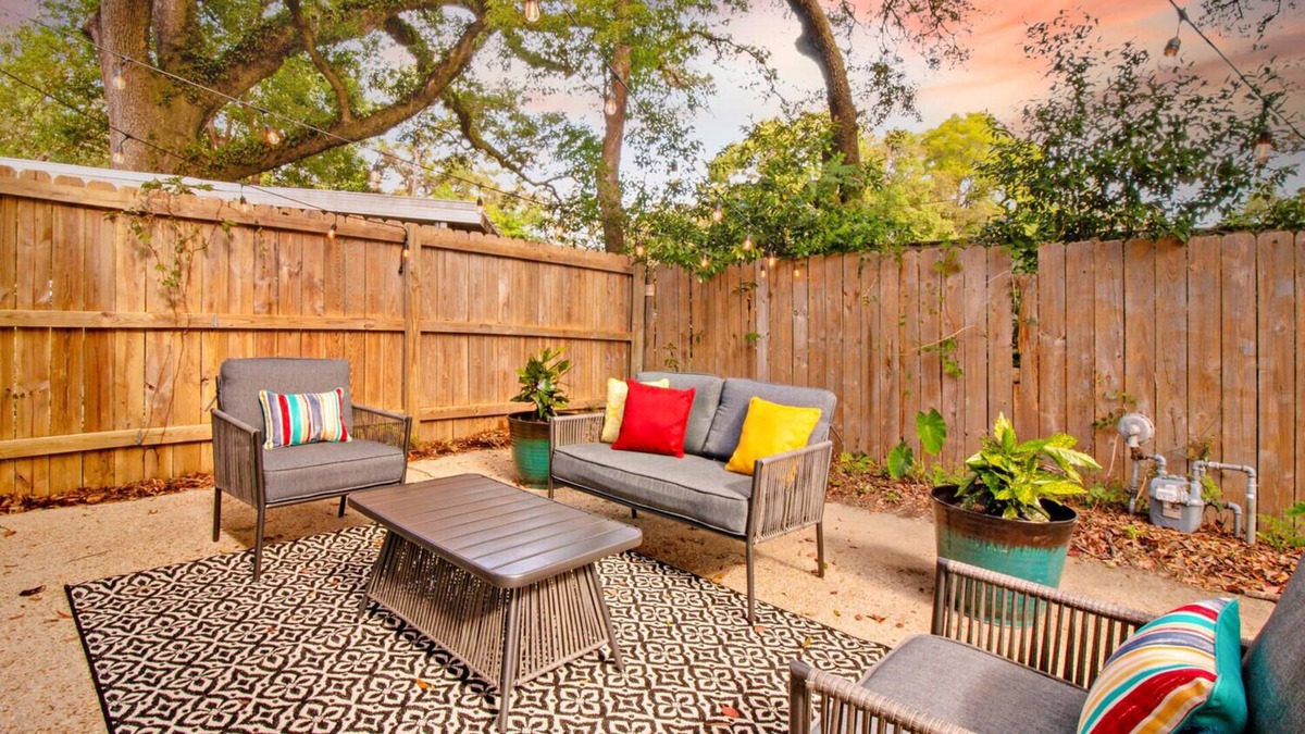 West Pensacola House | Colorfully Decorated House with Fun Outdoor Patio