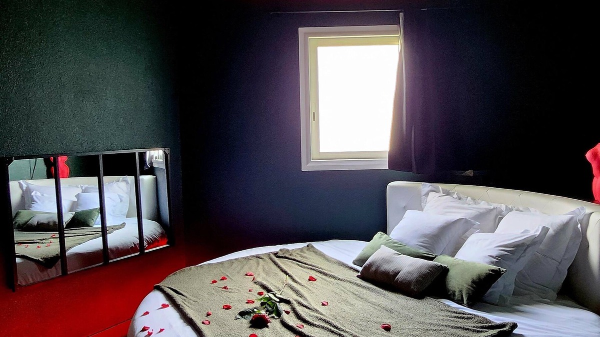 Rouffiac-Tolosan Apartment | Colorroom31/Love Room/Nuit Insolite/Spa/Tantra/Love