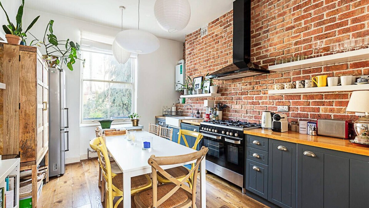 Canonbury Apartment | Colourful and Cosy Home in De Beauvoir Town