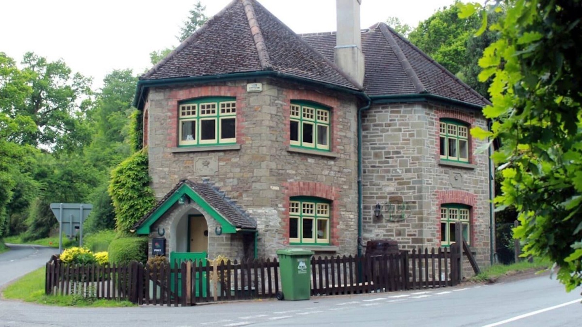 Lydney House | Colourful Forest of Dean Pikehouse