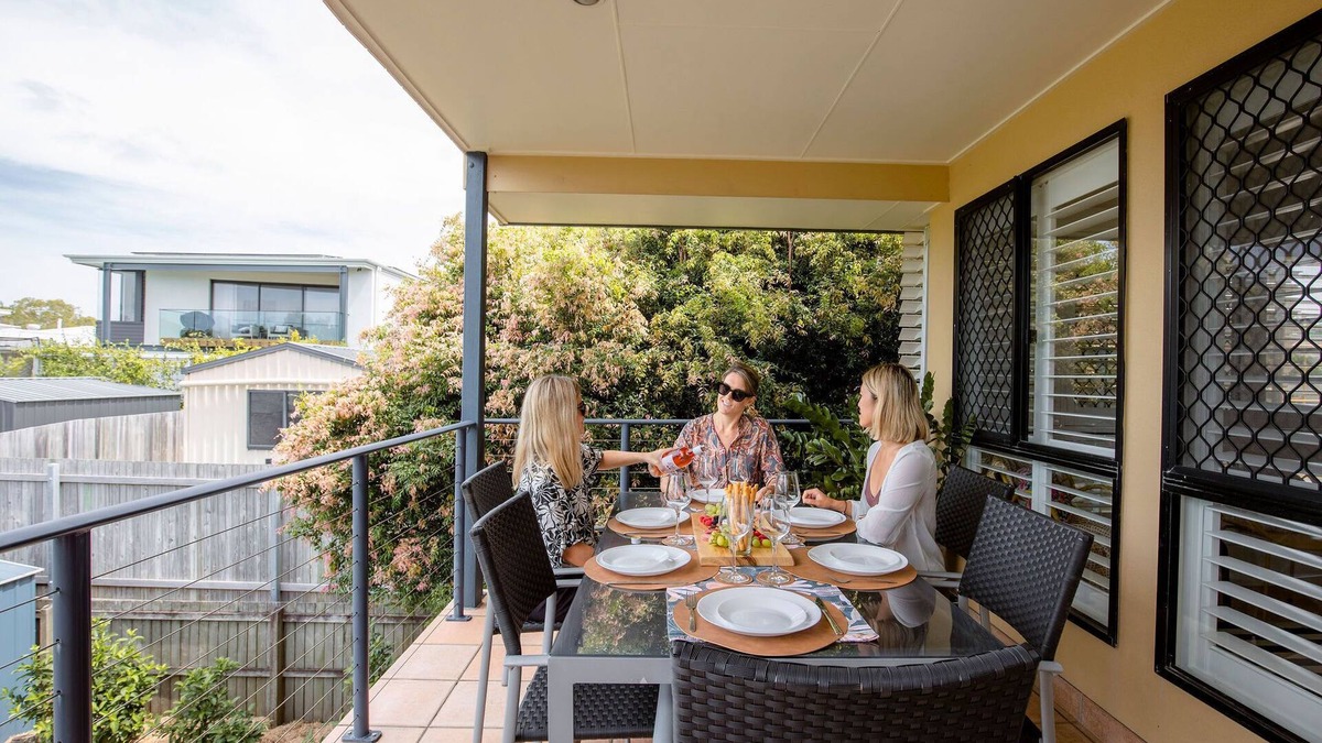 Shelly Beach House | Colourful Shelly Beach Townhouse + Pet-friendly