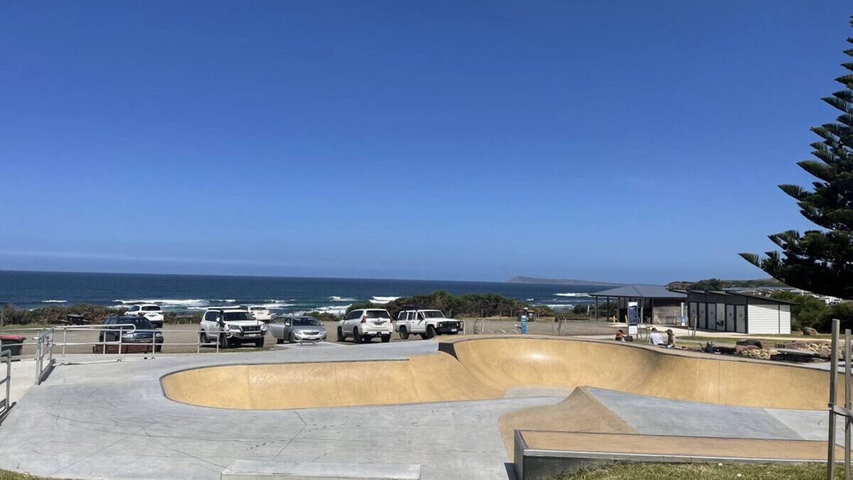 Kilcunda House | Colours By The Sea Spacious Ocean Front Home: Wheelchair & Pet-Friendly, Fireplace 10 minutes to Phillip Island