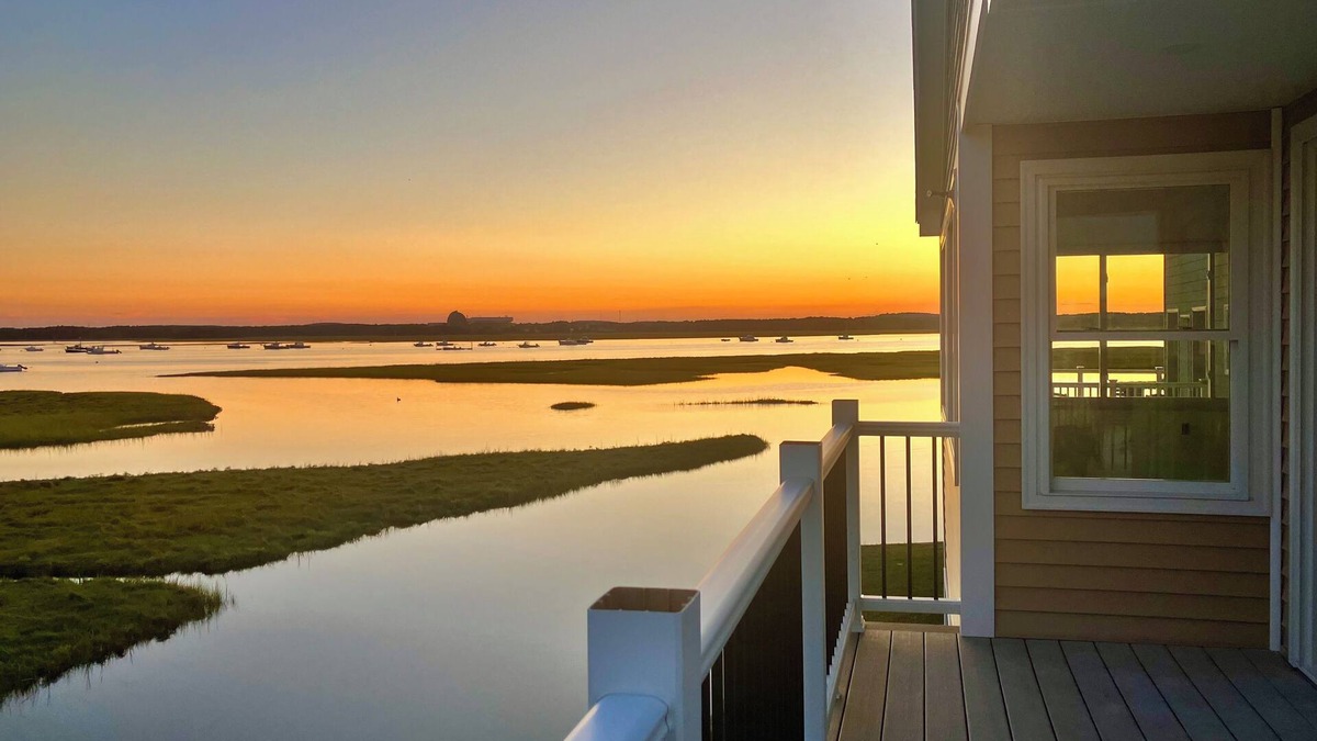 Hampton House | Colt Beach House - Hampton Beach, NH