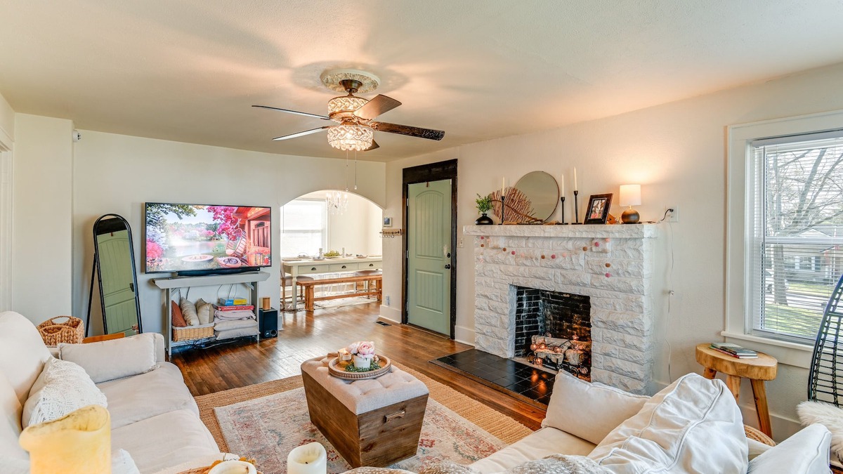 Columbia Cottage | Columbia Cottage w/Patio: 1 Mi to Downtown!