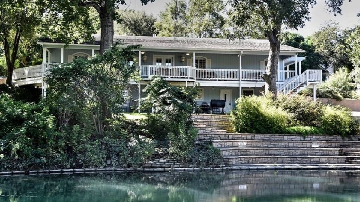 New Braunfels House | Comal River access - Luxury 4BR Home – Perfect for Groups & Family Gatherings!
