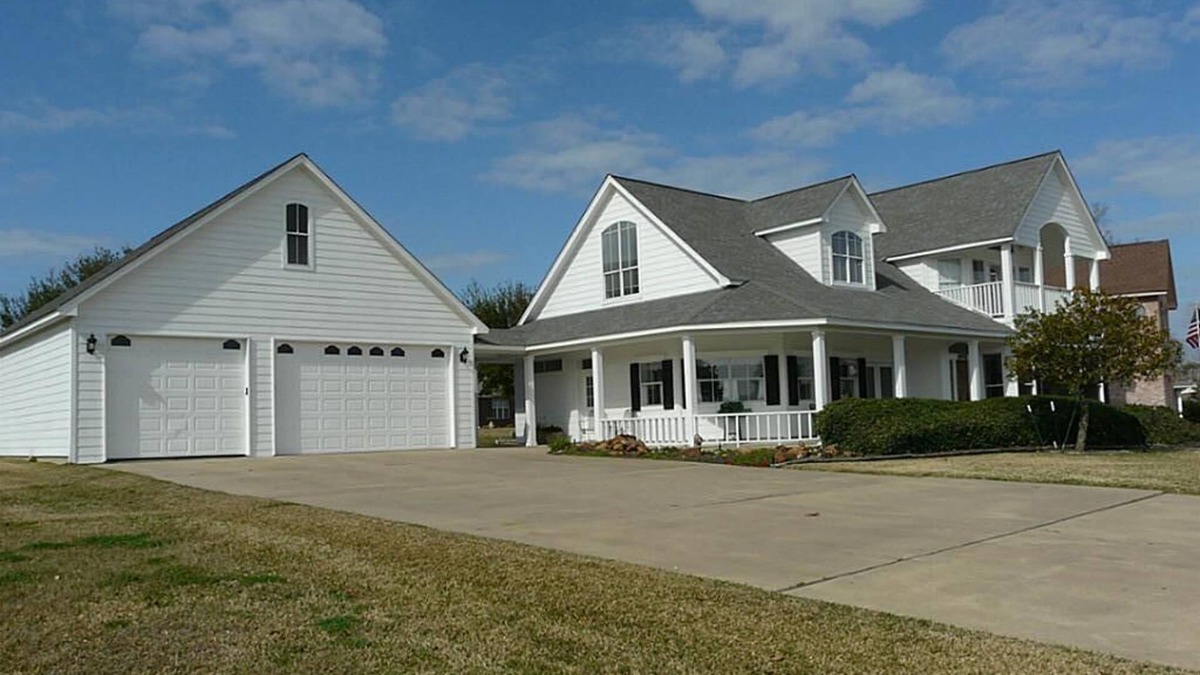Seven Coves House | Combine your stay with the best of vacation and recreation in this true manor