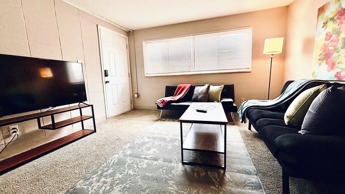 Columbus Apartment | Combined 2 two bedroom unit side by side with easy access to family and friends