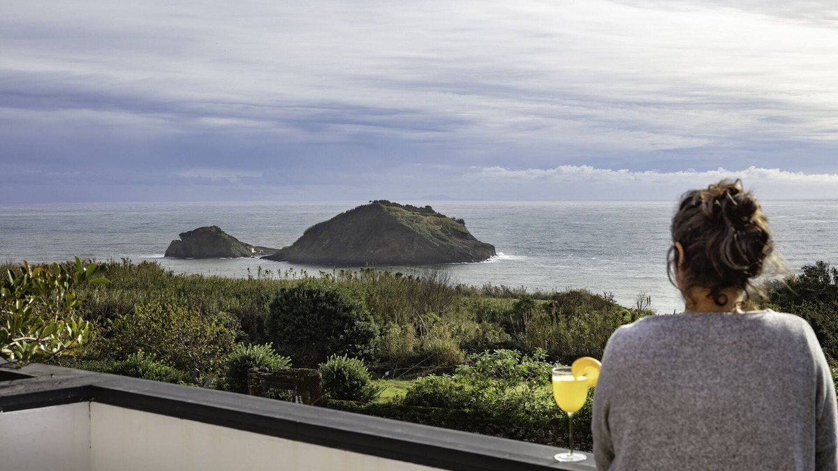 Vila Franca do Campo Apartment | Come and enjoy peace, quiet and views of the sea and mountains in your comfort.