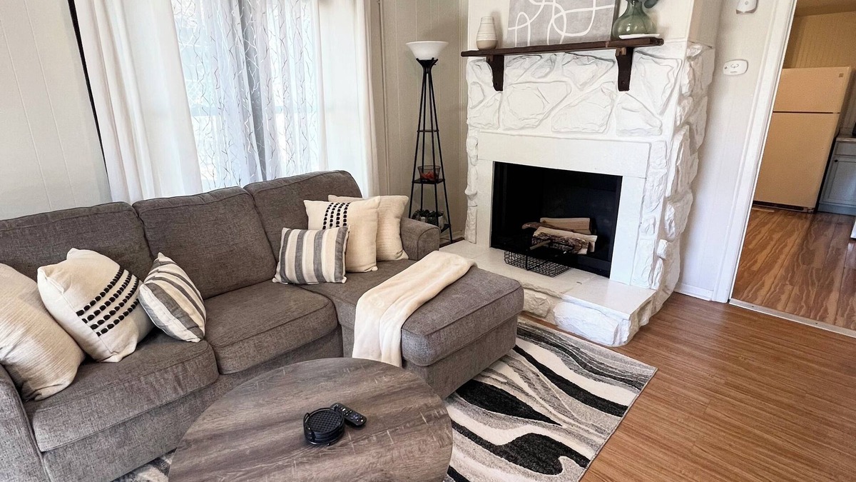 Billings House | Come and stay at Emerald Cottage, your mini home away from home.