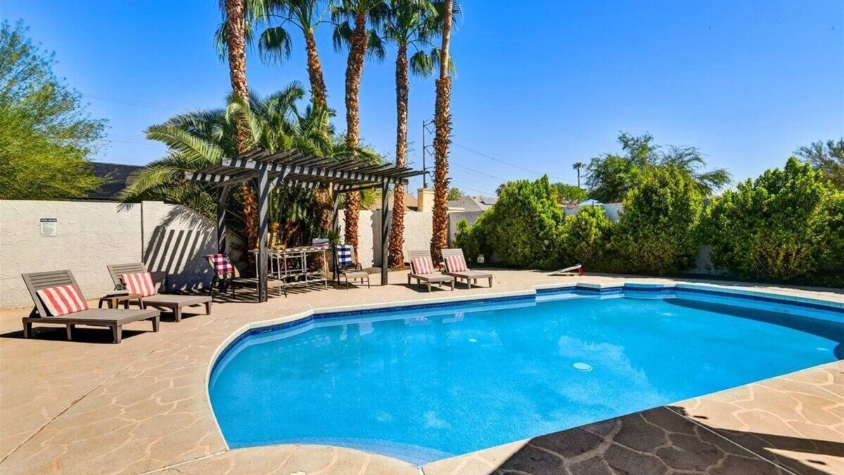Tempe House | Come as you are with free Heated Pool!