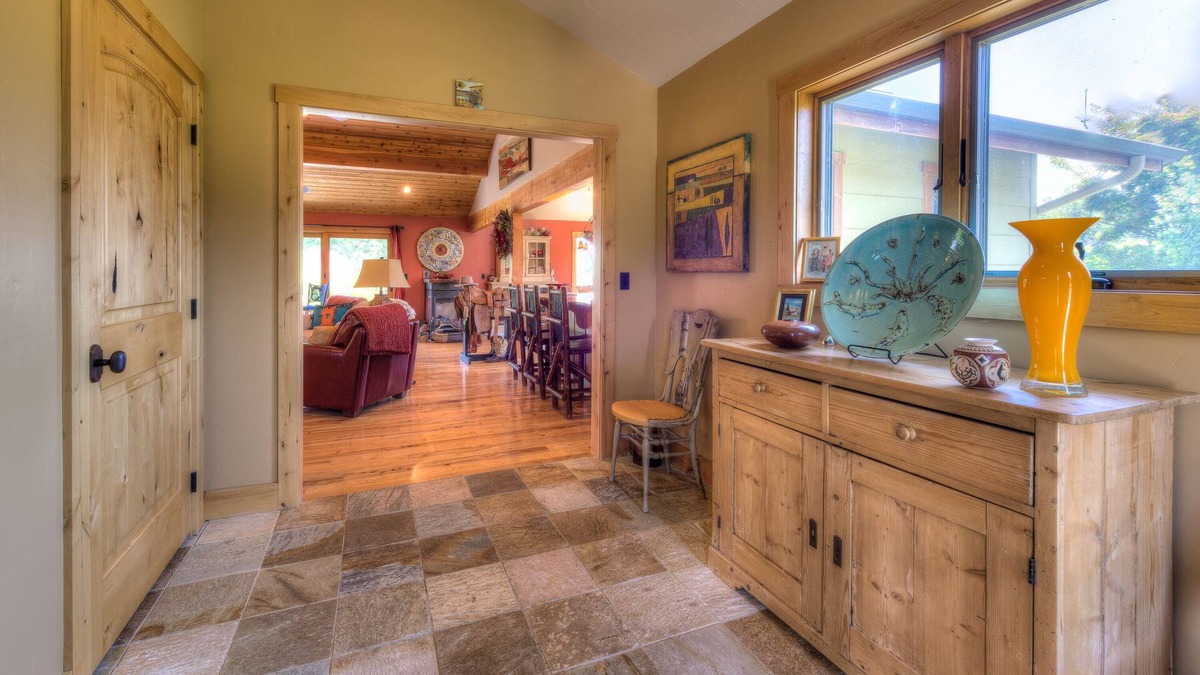 Hamilton House | Come & Experience Montana Hospitality in Beautiful Big Sky Country.