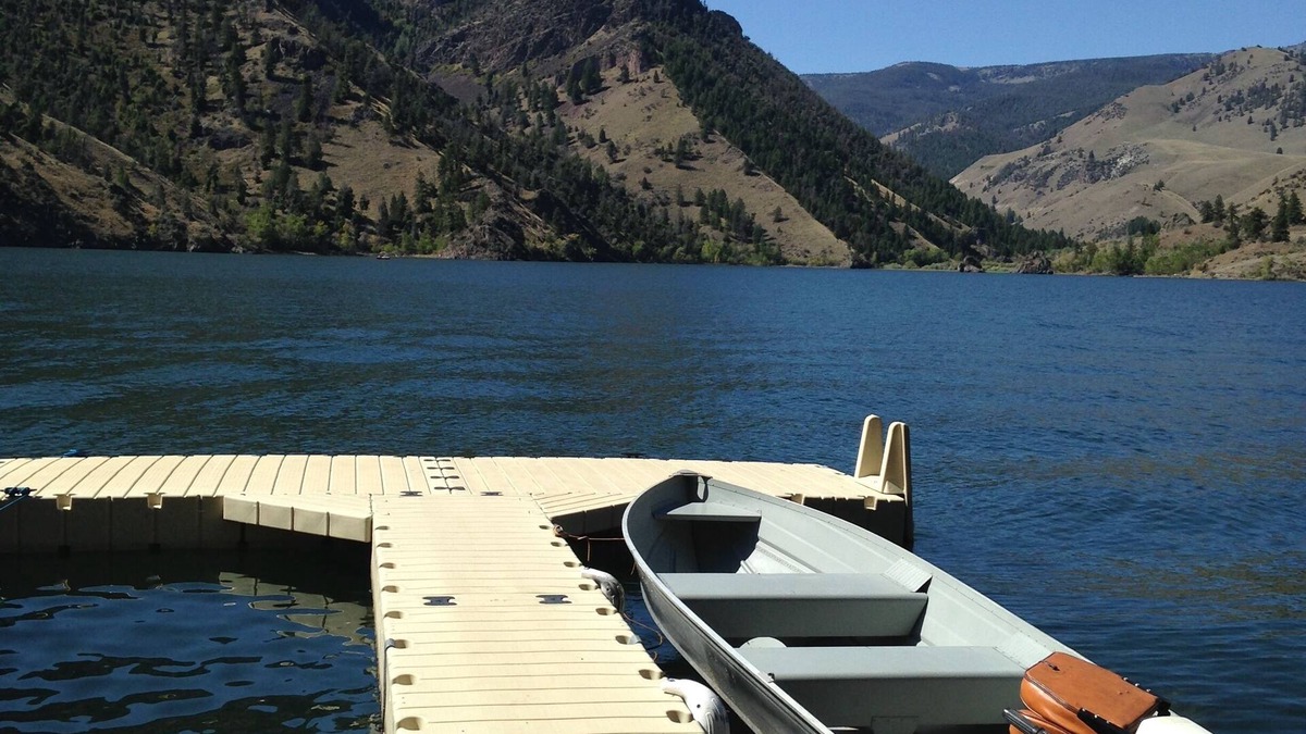 Salmon Cabin | Come make a new tradition for your family.