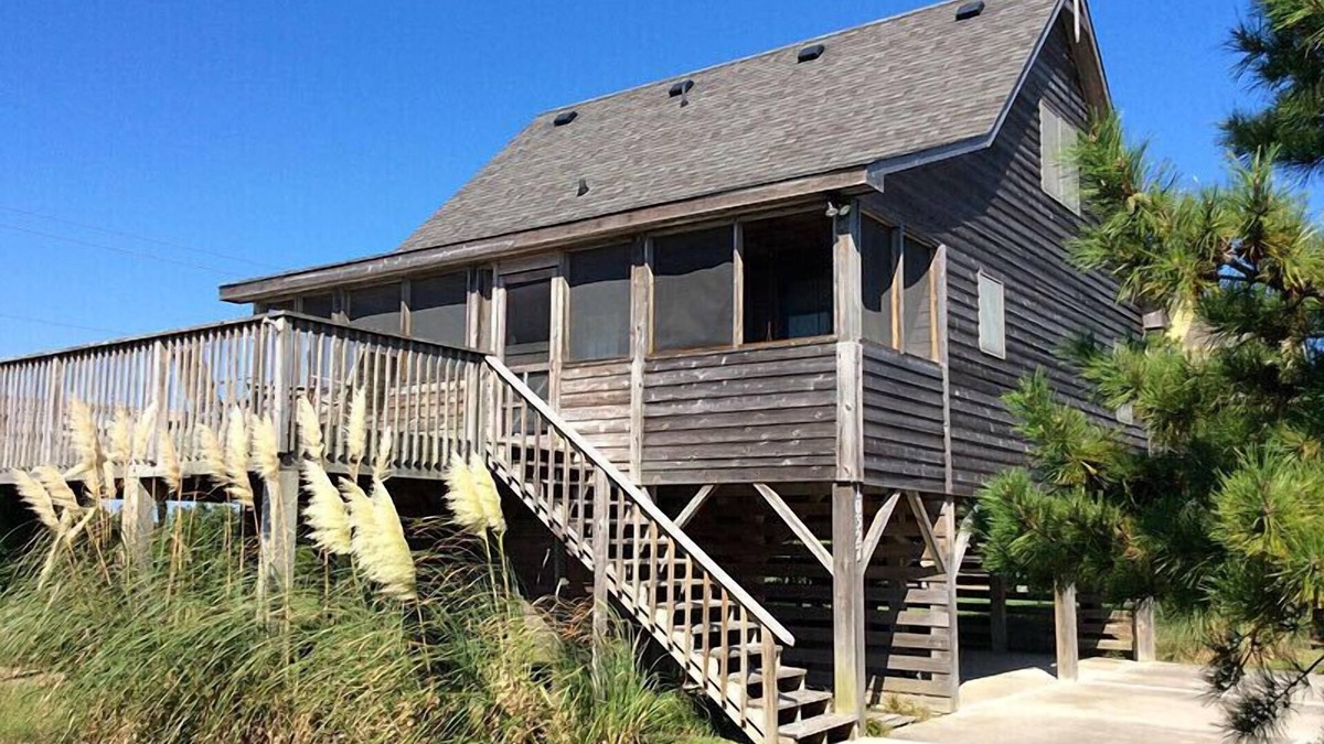 South Nags Head Cottage | Come on "Down South"! Steps to ocean, gorgeous sunset views