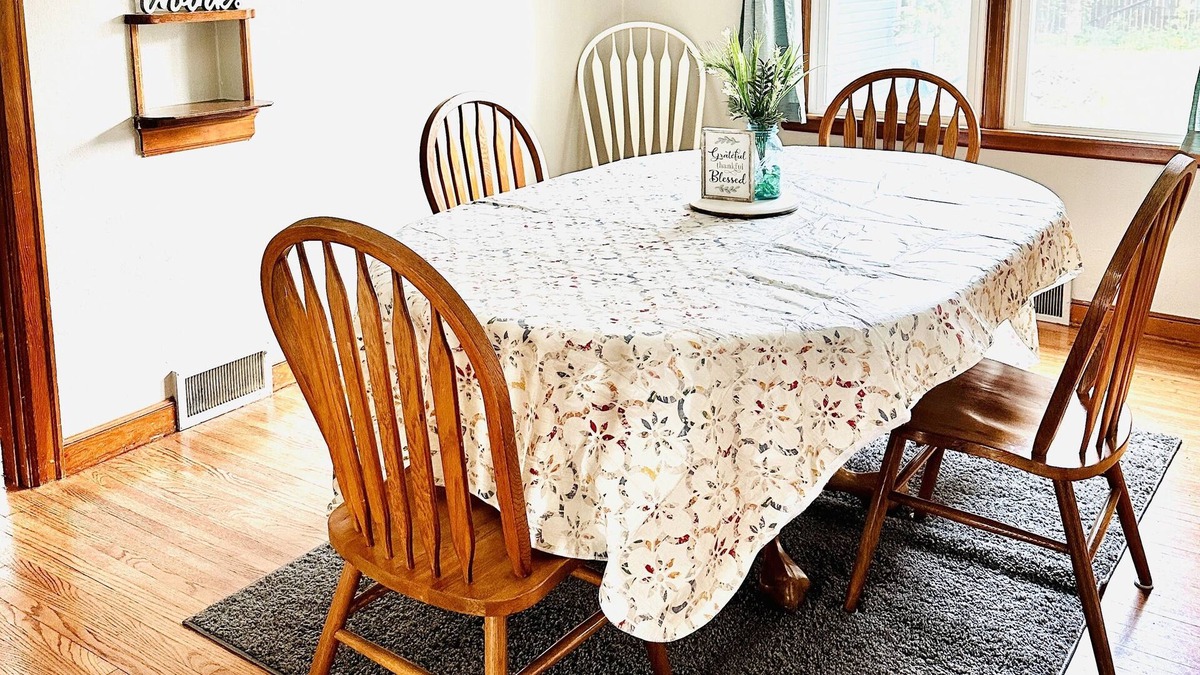 Hawley House | Come on in! Cozy retreat between Detroit Lakes and Fargo!