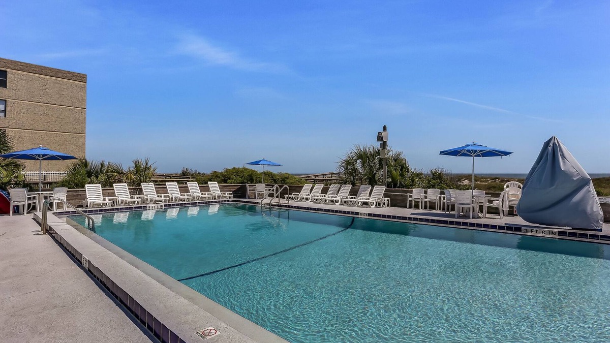Fernandina Beach Hotel | Come relax in the gentle ocean breeze at the only oceanfront motel on Amelia Island, FL. Our rooms provide a clear view of the ocean, as well as, direct access to the Atlantic Ocean. No streets to cross or cars to dodge, just you, your family, and th