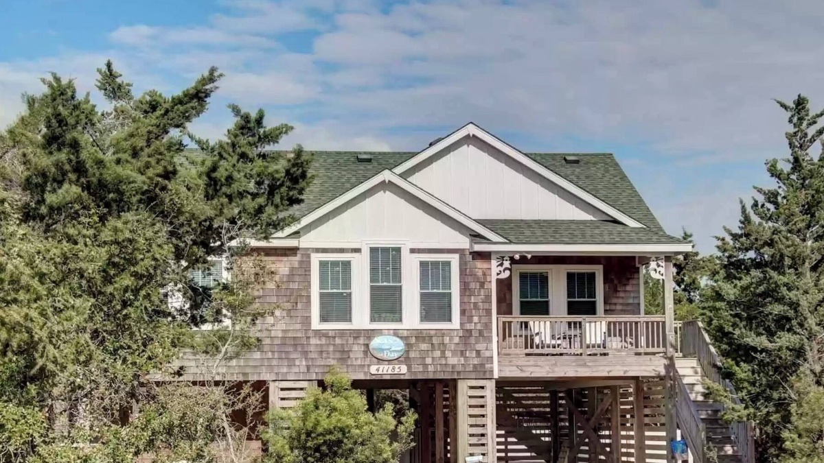 Avon House | Come Seas the day at this beautiful beach house!