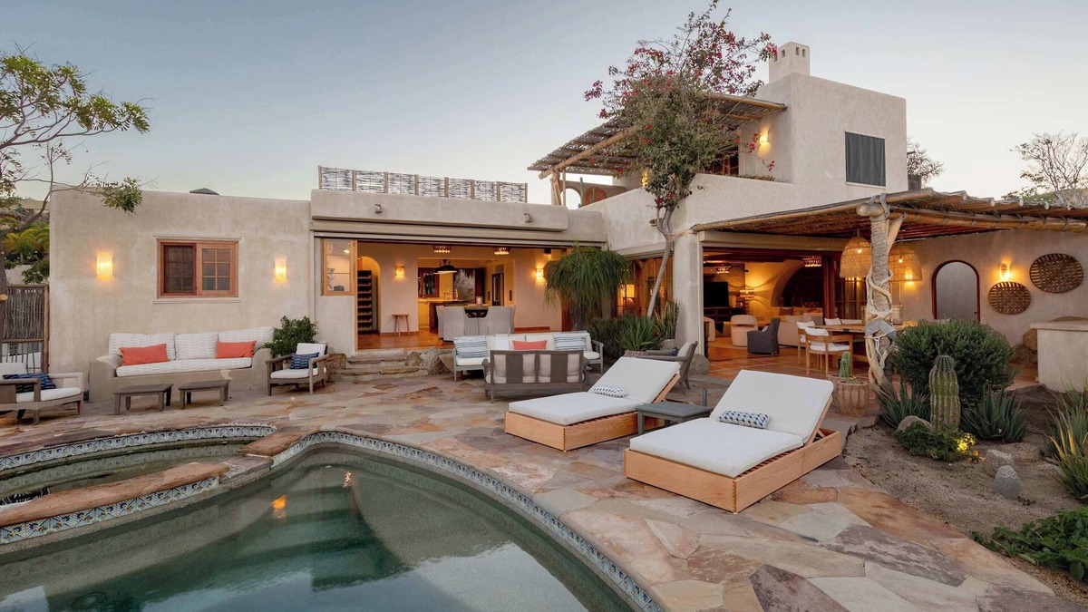 San Jose del Cabo House | Come see 49 whales a day from your patio and pool.