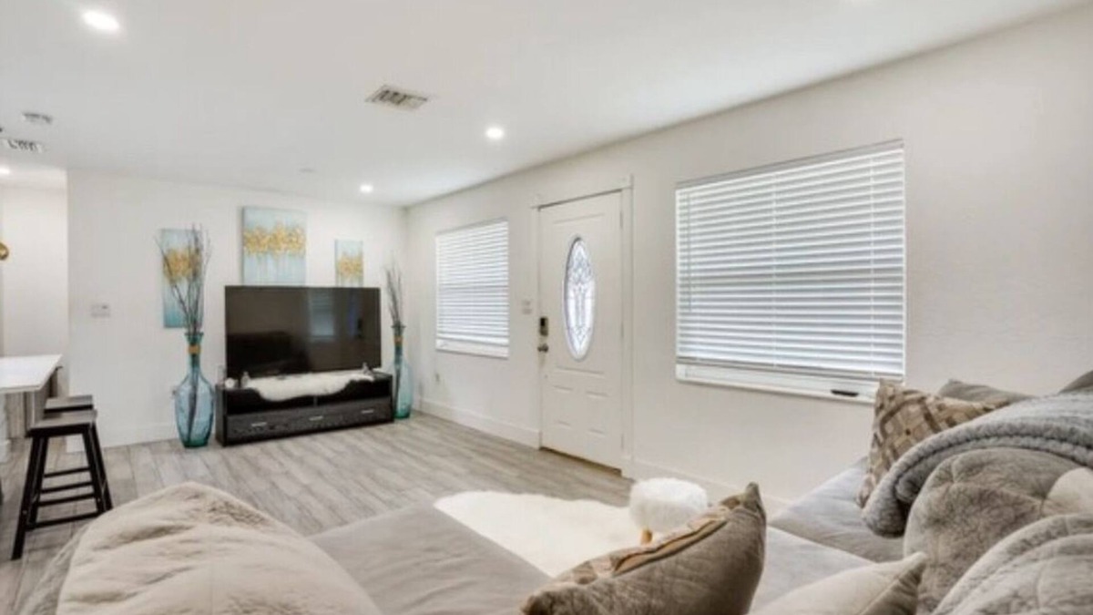 Sebring House | Come sleep cheap and get a free night on us