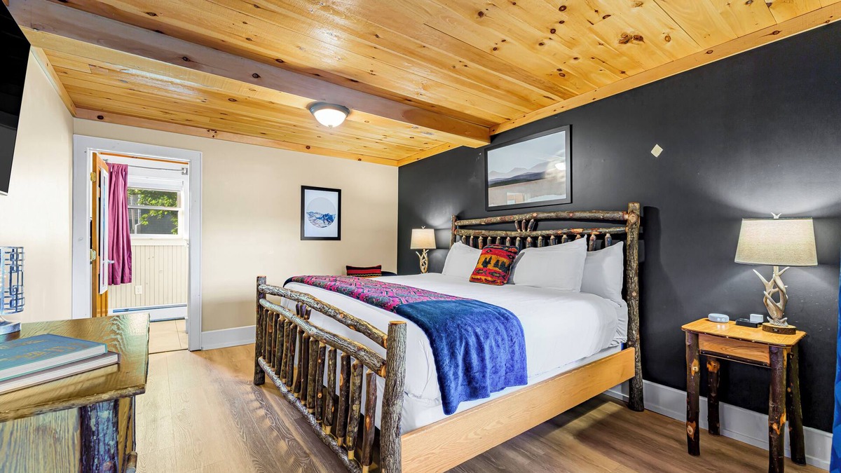 North Creek Condo | Come stay at Alpine Lodge for amazing views!