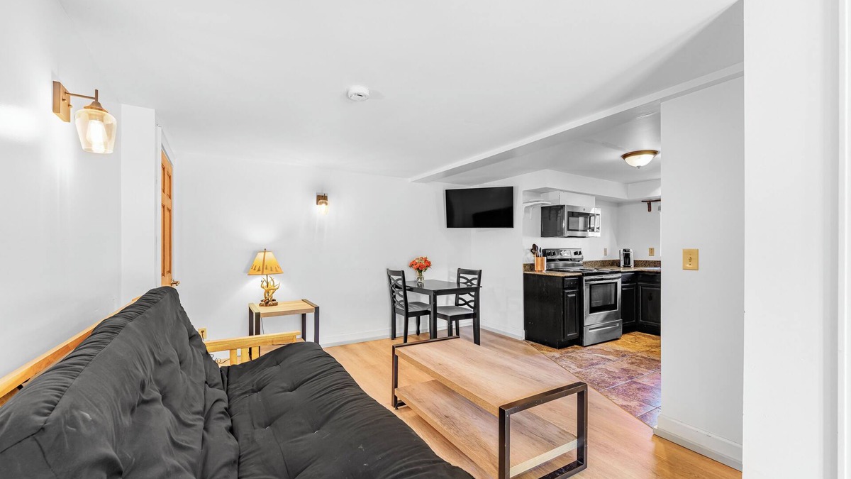 North Creek Condo | Come stay at Alpine Lodge for amazing views!