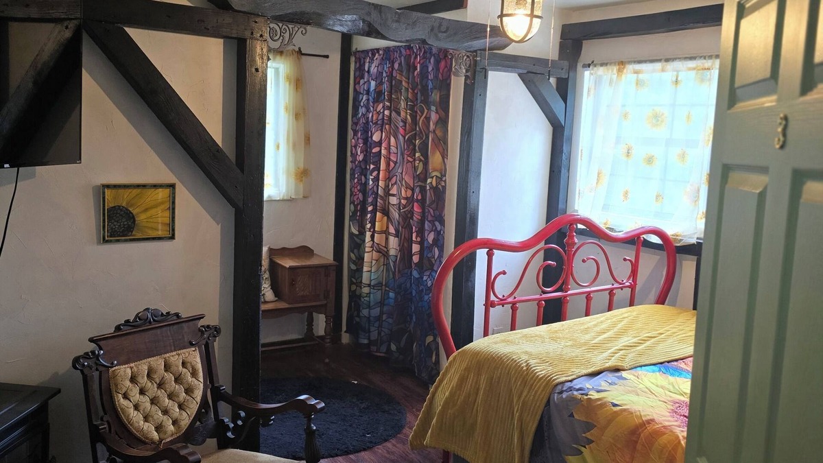 Austral Bed & Breakfast | Come stay at are beautiful sunflower themed room bed and breakfast