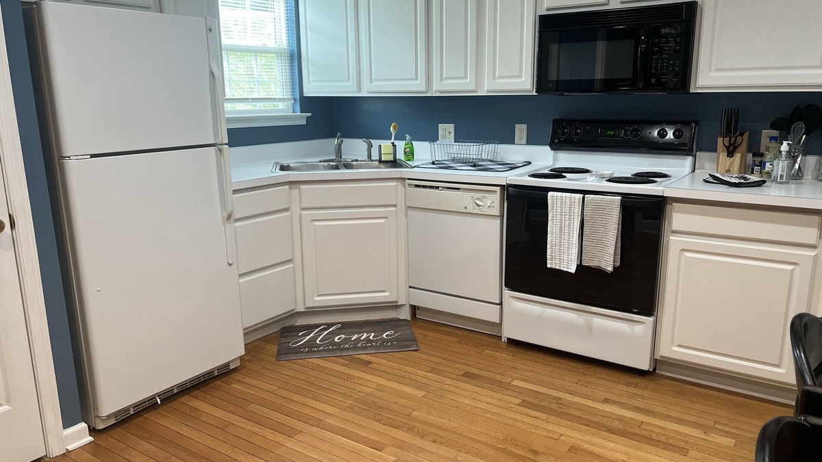 Harrisonburg House | Come stay at "The Burg" and make it your home with your Family & Friends.