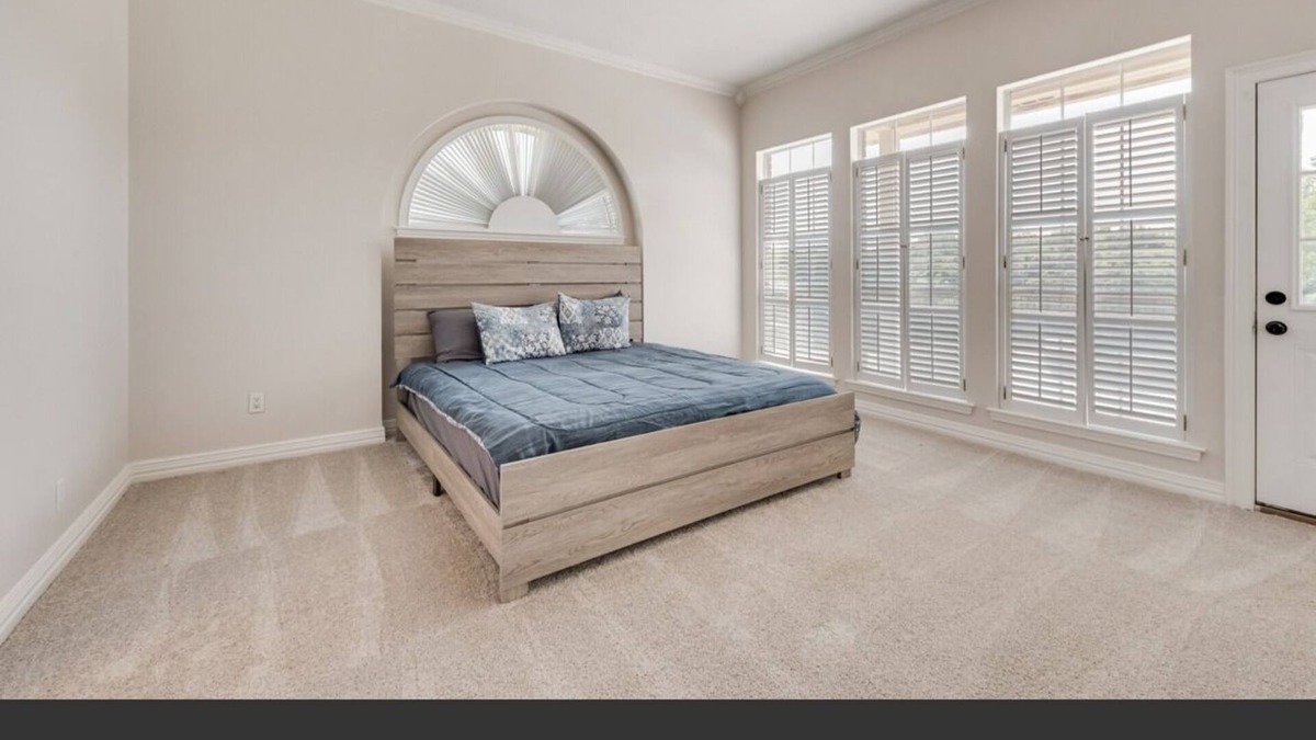 Fort Worth House | Come Take a Splash at Updated Beautiful Home!