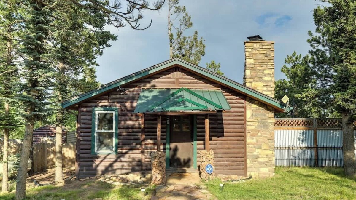 Woodland Park Cabin | Come to the Hideout! Hot Tub, Fire Pits & Views!