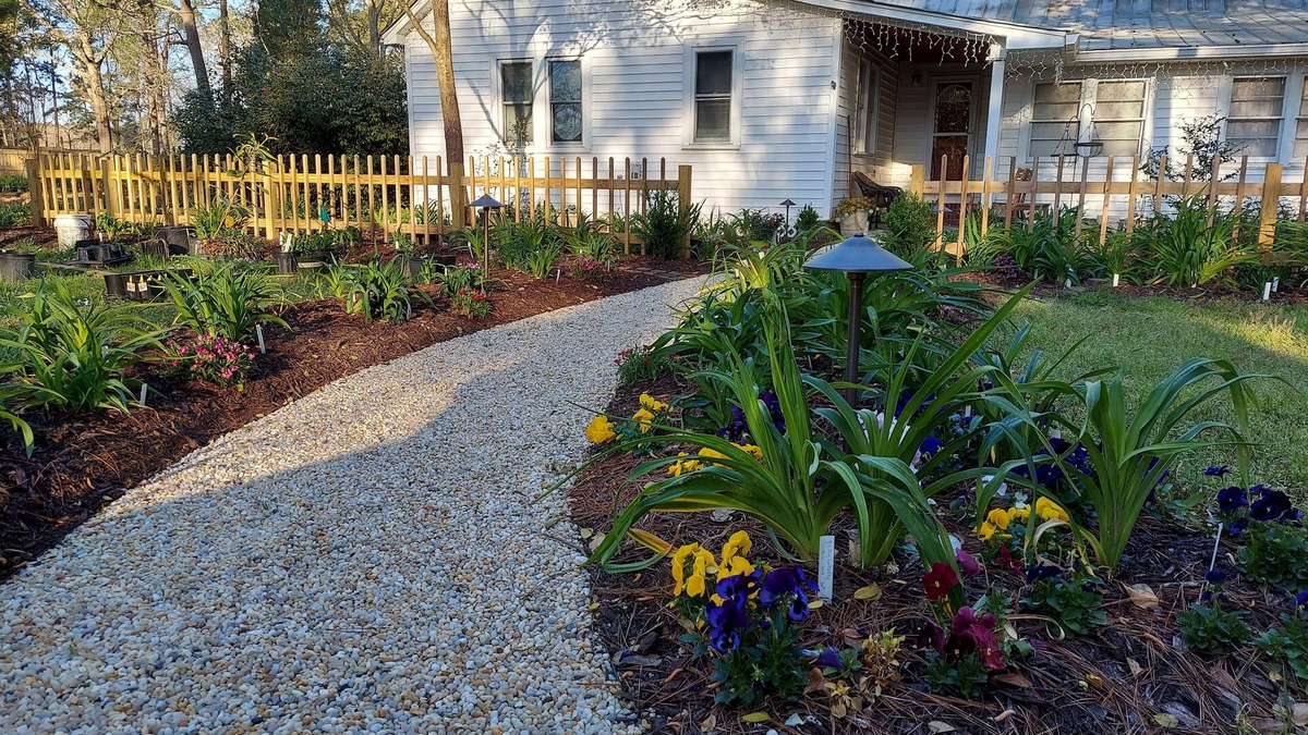 Ladson House | Come visit our “Sweet Retreat at the End of the Street” where you can relax!