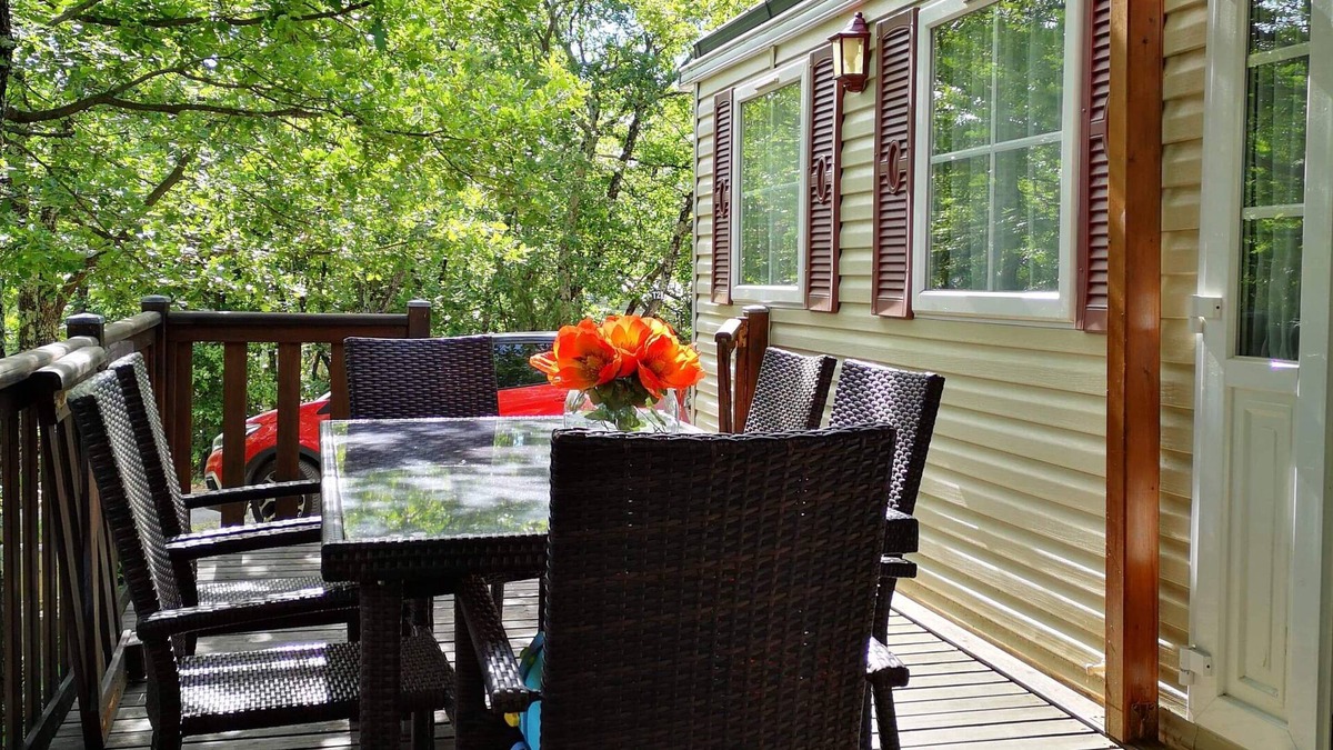 Saint-Privat-de-Champclos Cottage | Comfort cottage in a quiet and natural campsite T03