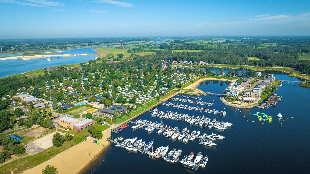 Leuken House | Comfort 12-person water villa in the holiday park Landal Marina Resort Well