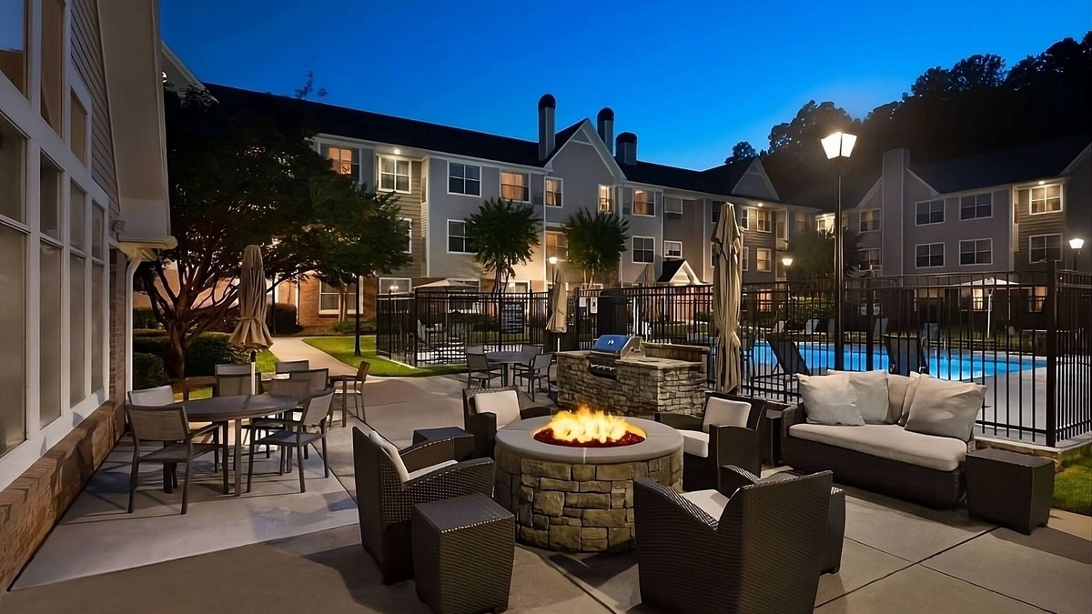 Alpharetta Resort | Comfort and Convenience! Spacious Suite with Kitchen, Free Grab & Go Breakfast!