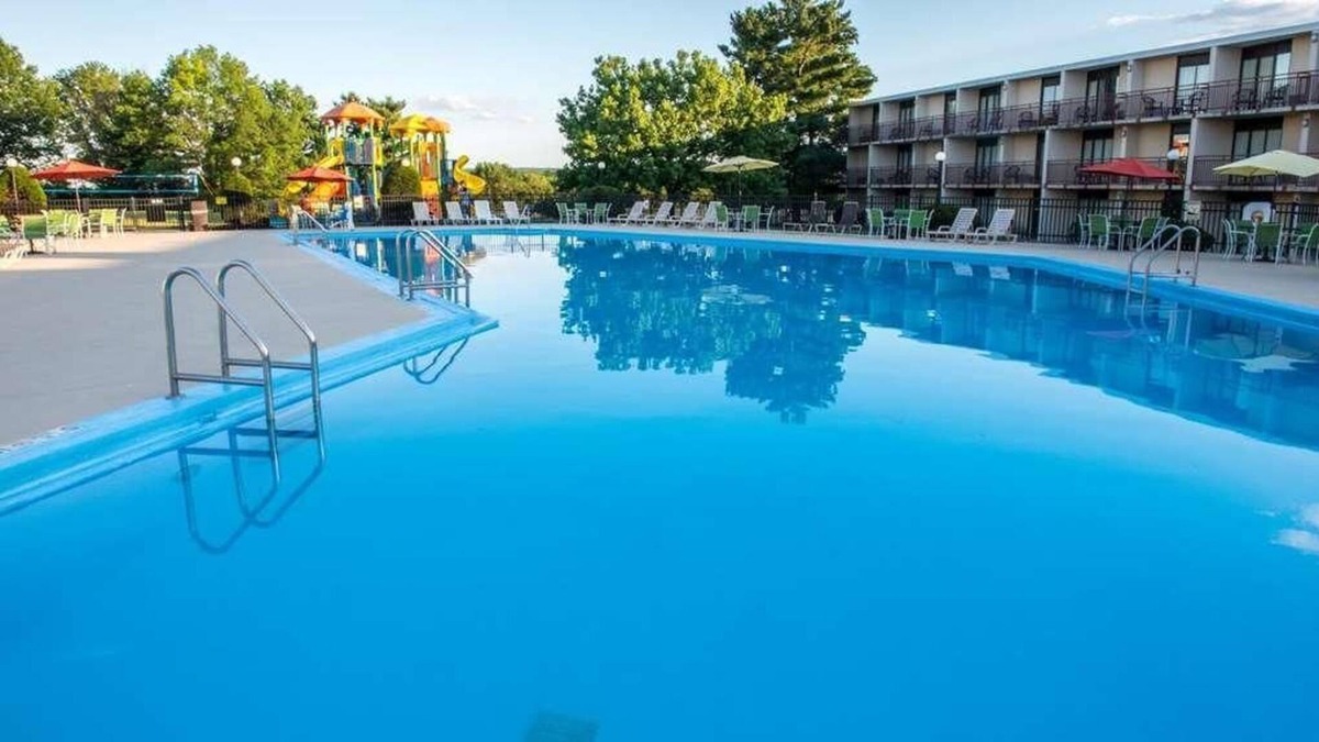Harrisburg - Hershey House | Comfort and Convenience! Pets Allowed, Outdoor Pool, Free Parking