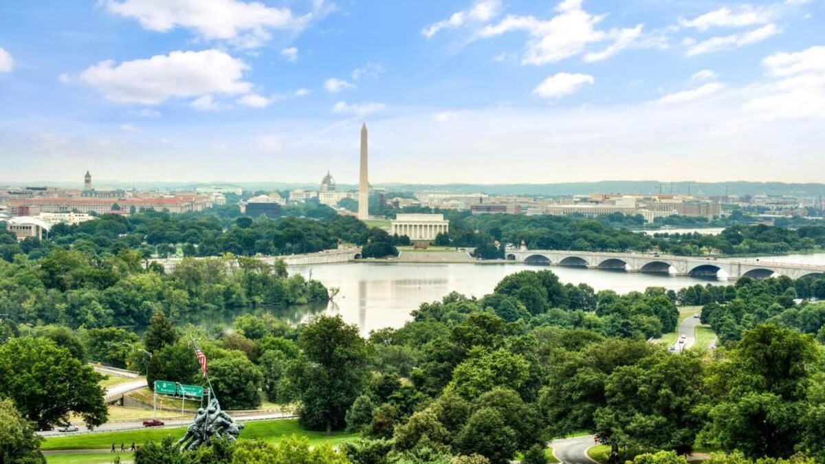 Radnor - Fort Myer Heights Resort | Comfort and Convenience in Red Lion Hotel Rosslyn Iwo Jima! Free Onsite Parking!
