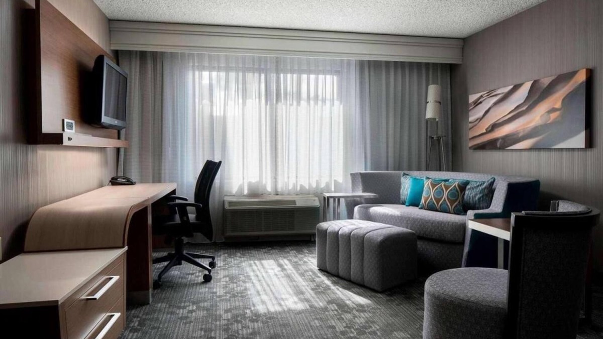 Tempe Hotel | Comfort and Convenience! Four Relaxing Units, Swimming Pool, Pets are Welcome!