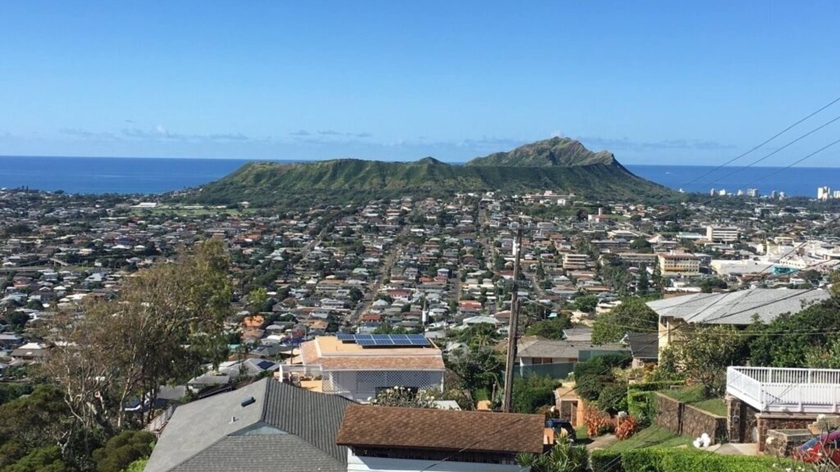 Maunalani Heights House | Comfort and Elegance with stunning views of Diamond Head