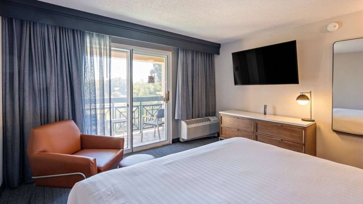 San Ramon House | Comfort and Relaxation! TWO Relaxing Units with Free Parking, Outdoor Pool!