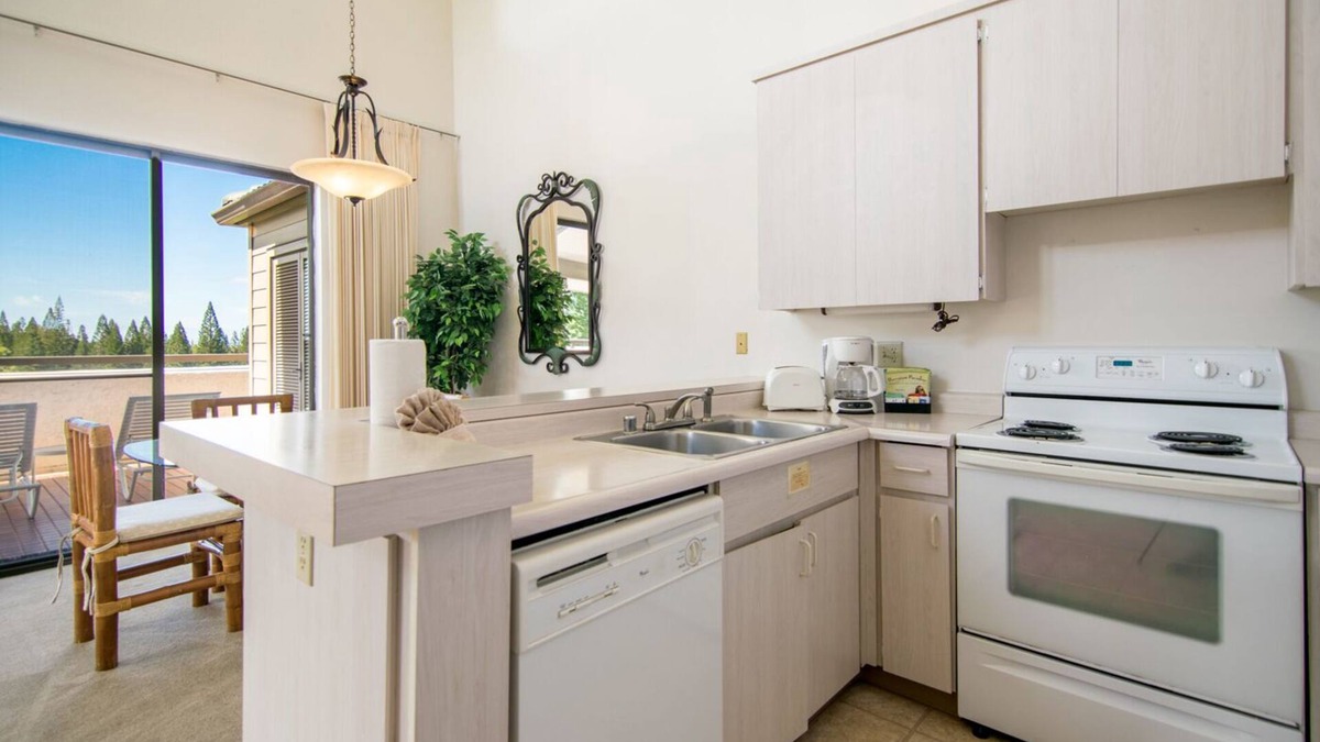 Kapalua Hotel | Comfort and Relaxation! Charming 2 Bedroom with Full Kitchen