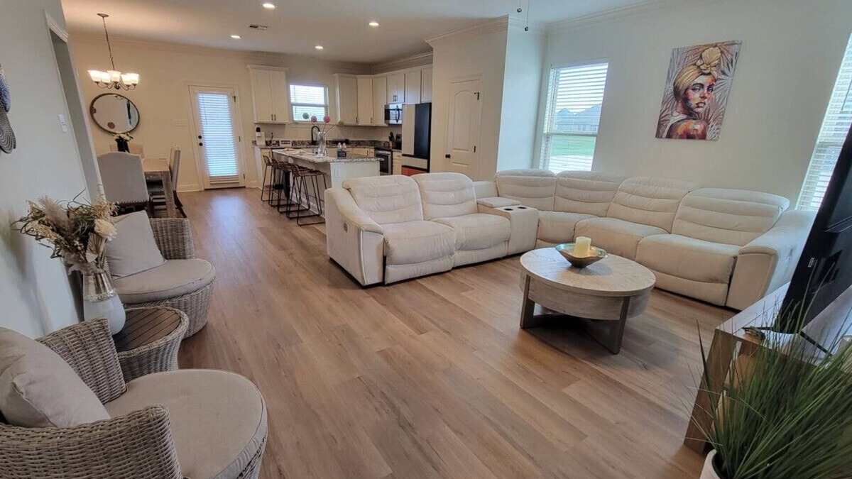 Lake Charles House | Comfort and Style Stay at Sunset Hideaway - WCN226