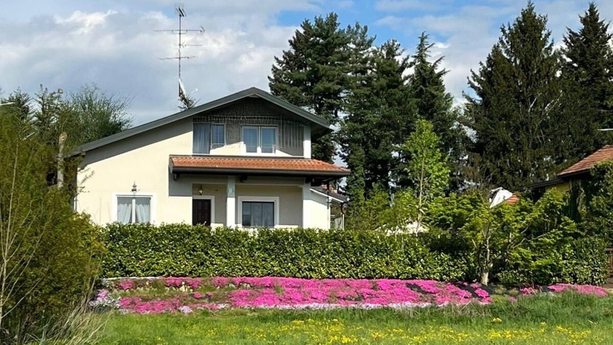 Casorate Sempione Apartment | Comfort apartment Malpensa check in 24/7 with parking space