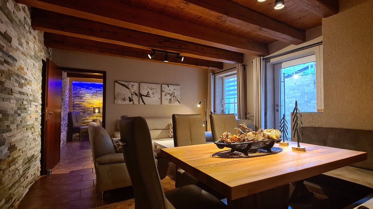 Annaberg-Buchholz Apartment | Comfort apartment for 2-8 people, 100 sqm, September 3rd, September Living room, 2 bathrooms