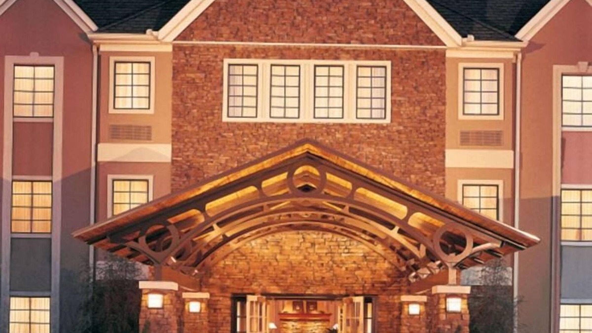 Las Colinas Hotel | Comfort & Convenience! w/Fully-equipped Kitchen, Parking & Gym!