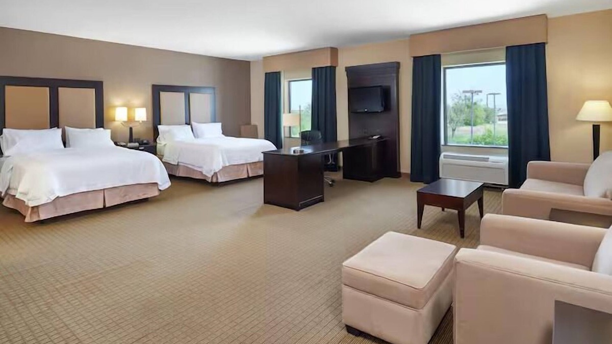 Decatur Hotel | Comfort & Convenience: Your Decatur Gateway with Free Breakfast & Pool