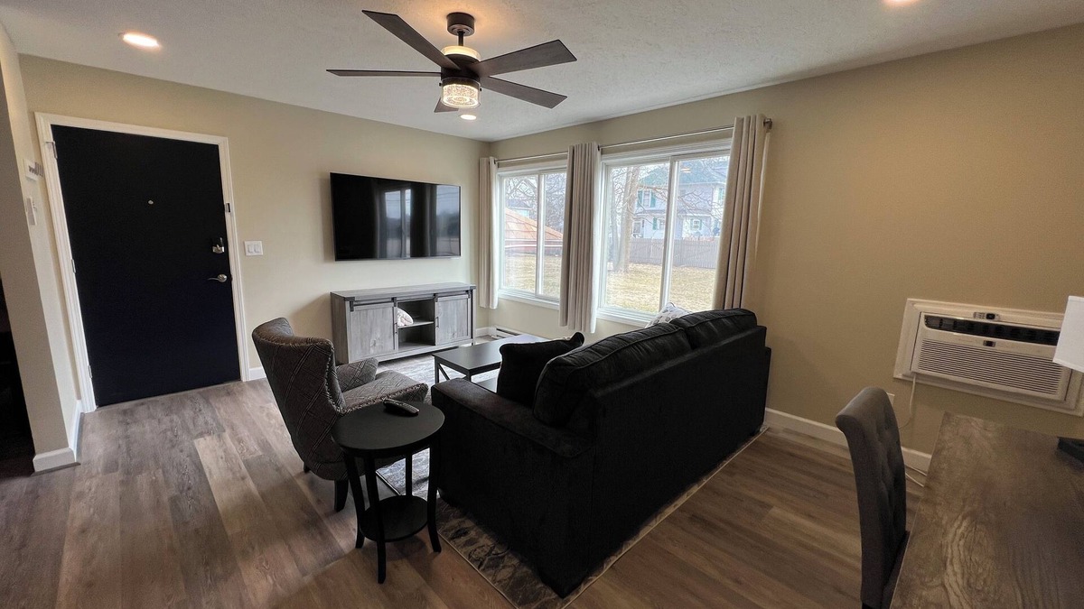 Lansing Apartment | Comfort for Medical Travelers – Laundry in Unit + Easy Commute
