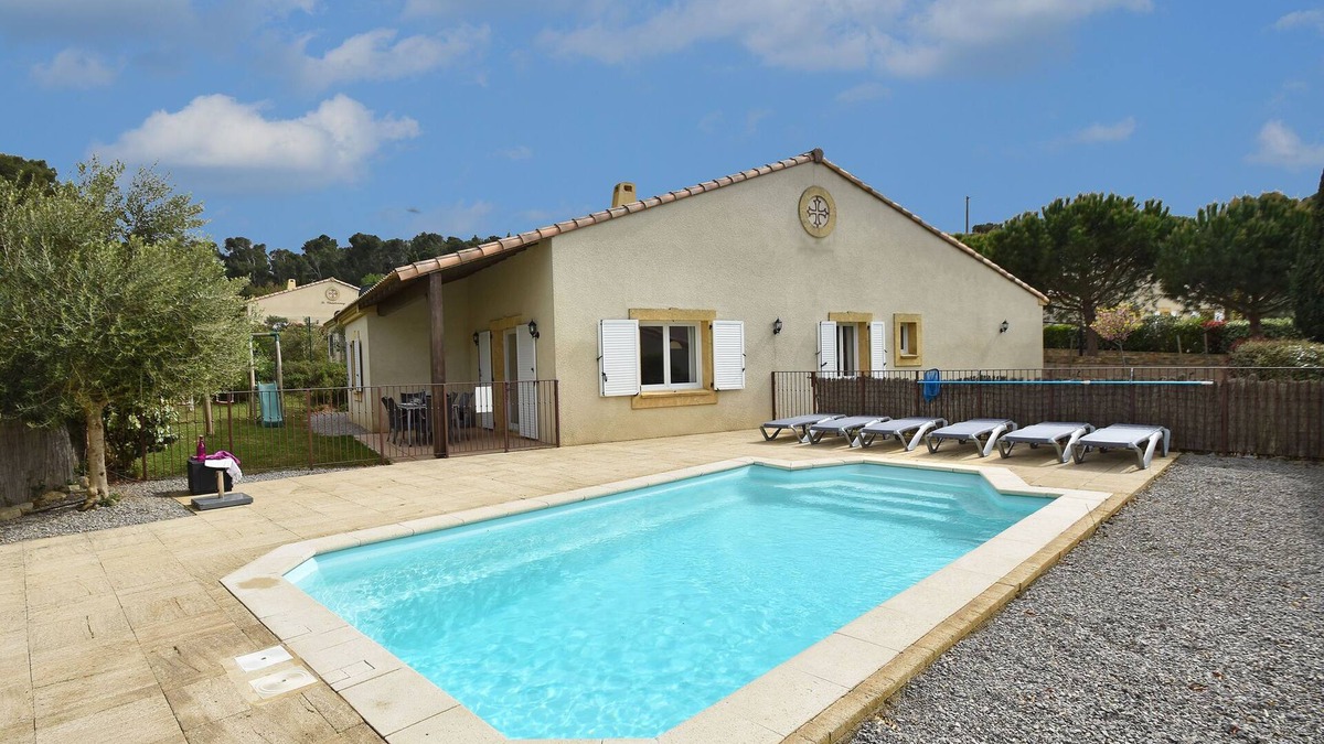 Montbrun-des-Corbieres Villa | Comfortable villa with jacuzzi