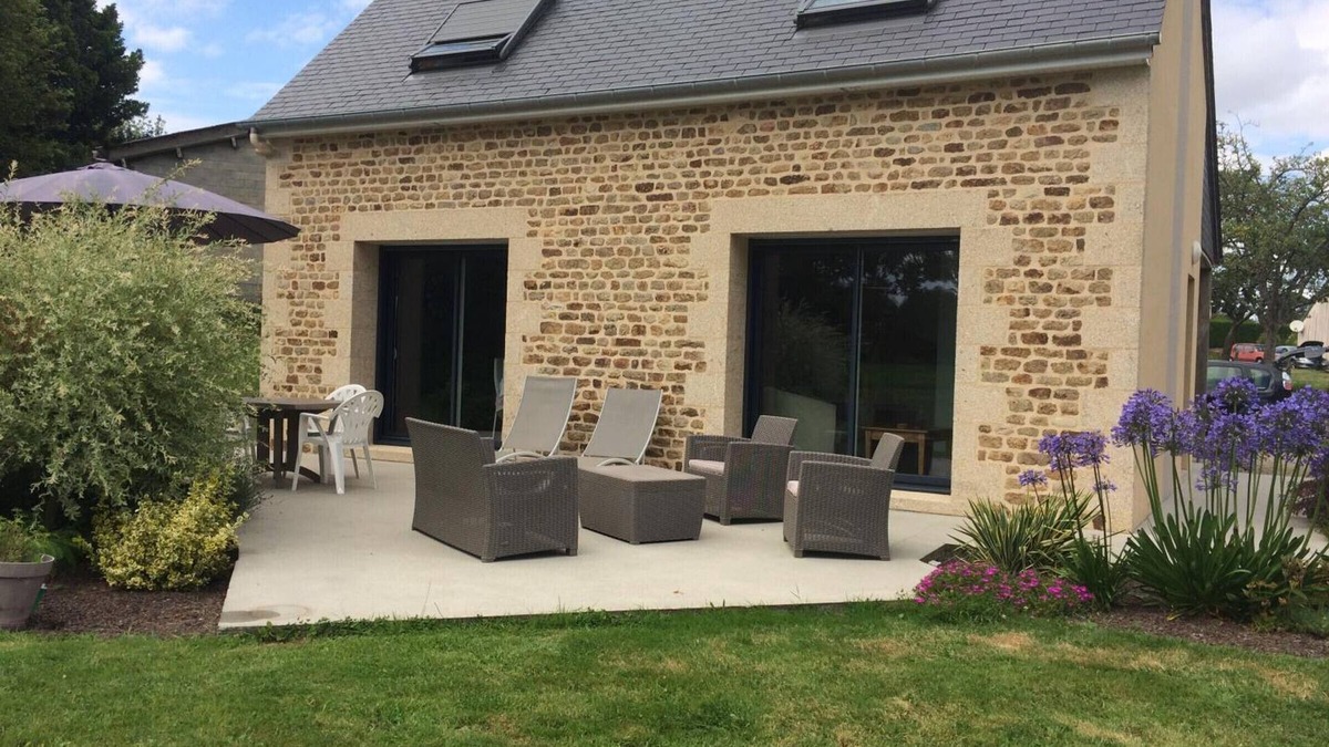 Le Mesnil-Ozenne Cottage | Comfort House with WiFi, Pets Welcome