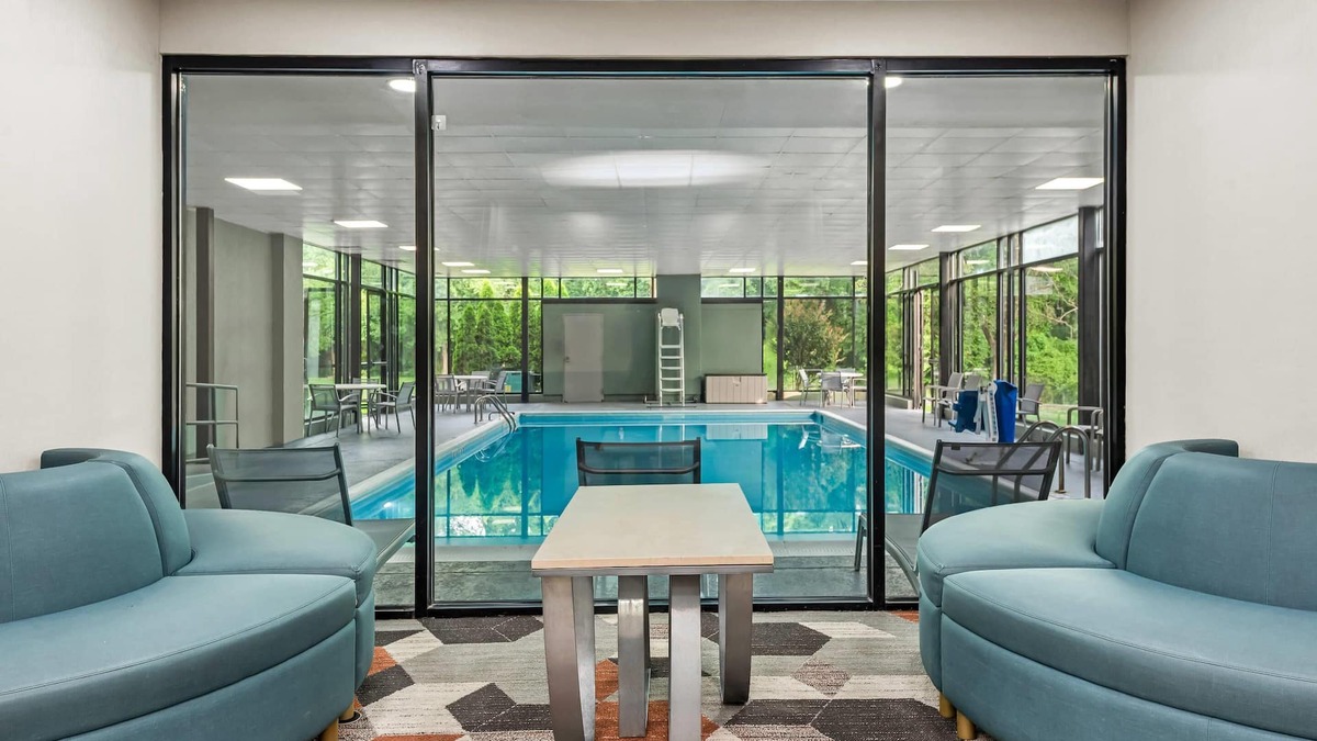 Lake Arbor Hotel | Comfort Inn Largo-Washington DC East