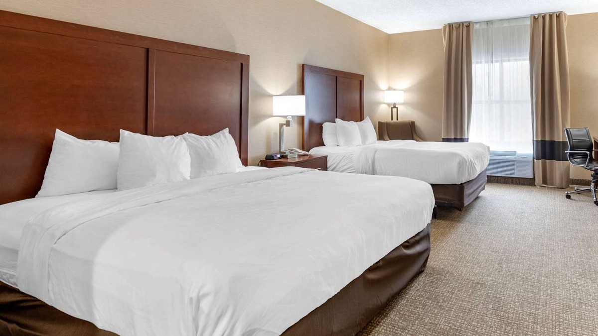 Bridgeport Hotel | Comfort Inn Louisville