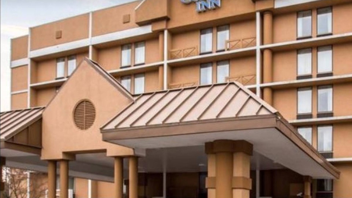 Executive Park Hotel | Comfort Inn NBA AllStar Hotel near light Rail to downtown